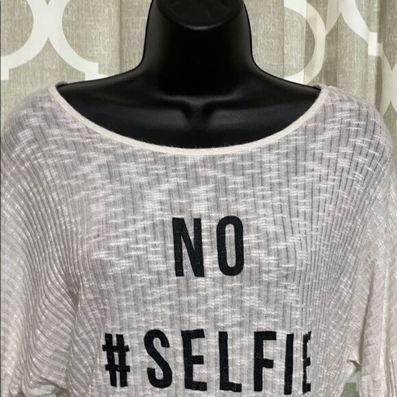 Daytrip Off-white With Black Letters “No Selfie Control” Batwing Sleeve Blouse L - Picture 4 of 15